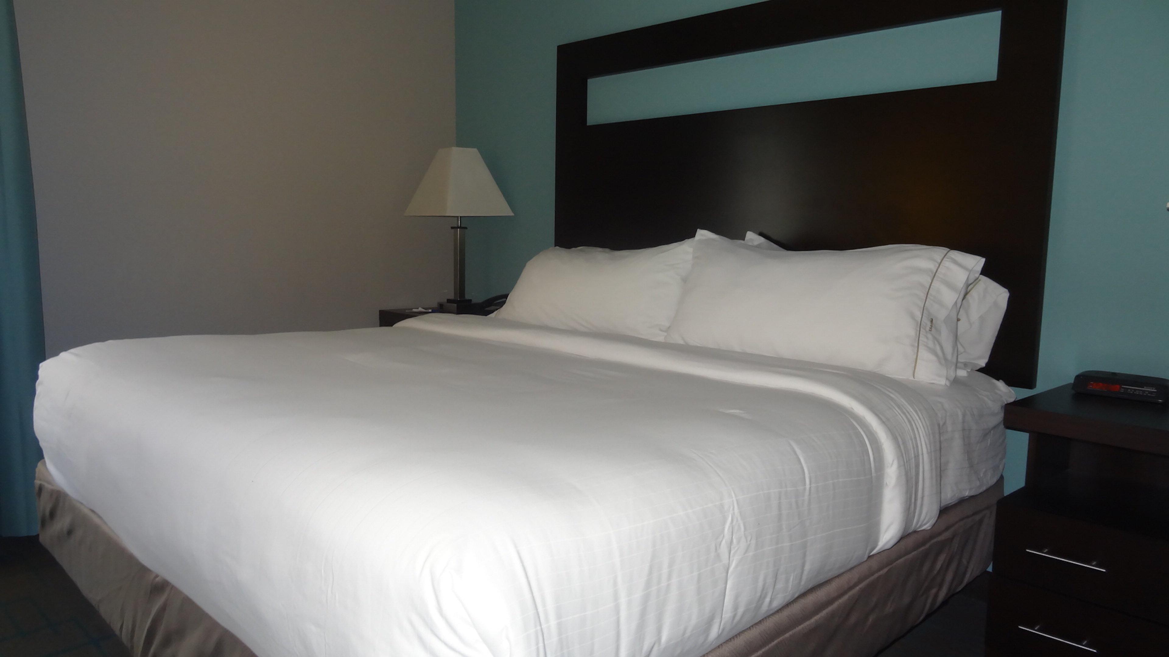 Holiday Inn Express Hotel Kansas City - Bonner Springs By Ihg Exterior photo